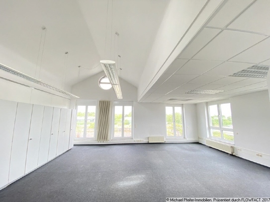 Erstklassige Büroeinheiten mit Dachterrasse in ruhiger Bürolage am Stadtrand.