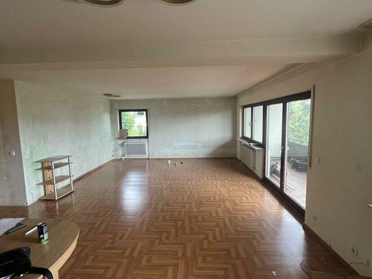 ** 4-Zimmer-Wohnung mit großem Balkon in Pforzheim zu verkaufen **