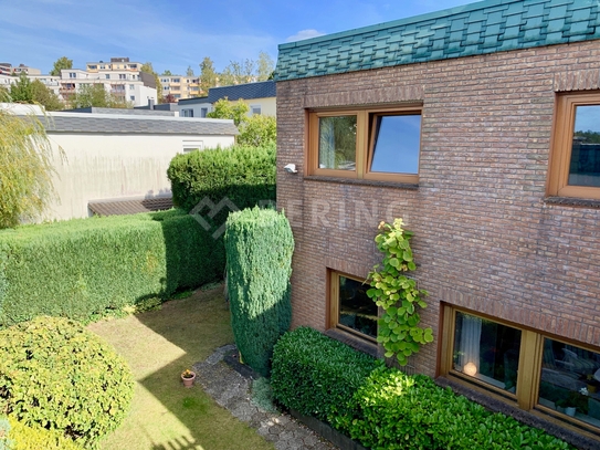 SANIERUNGSBEDÜRFTIGER WINKELBUNGALOW MIT GARAGE IN TOP-LAGE | WEIDENAUER-GIERSBERG