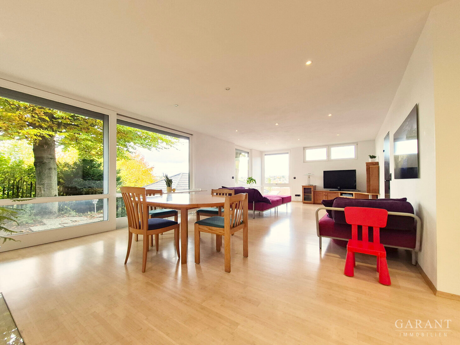 Licht + Raum + Weitblick! - Stilvolles Haus mit schöner Einliegerwohnung und großem Büro - – 71717 Beilstein, 71717 Beilstein – Vorschaubild 3