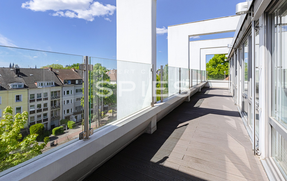 Lichtdurchflutete und hochwertige 4-Zimmer-Penthouse-Whg. in begehrter Lage! - Foto 3