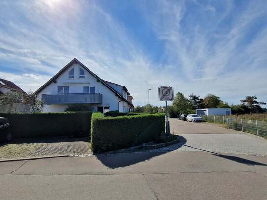 Ruhige Dachgeschoss-Wohnung mit ausgebautem Studio.