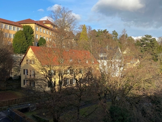 "Stuttgart-West beim Hölderlinplatz - Großzügige und helle 2,5-Zi.-OG-ETW"