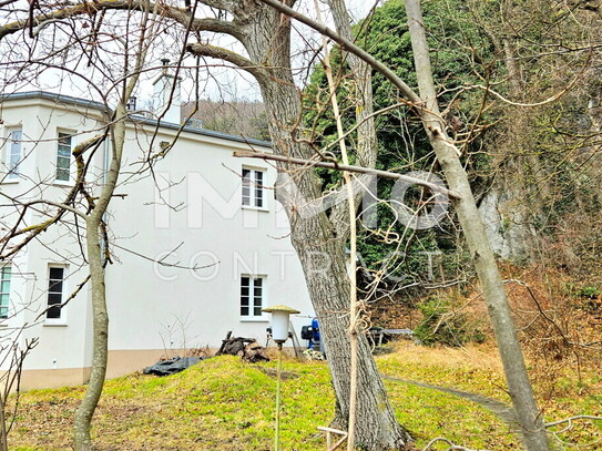 Beindruckende Villa auf außergewöhnlichem, großen Grundstück in attraktiver Lage