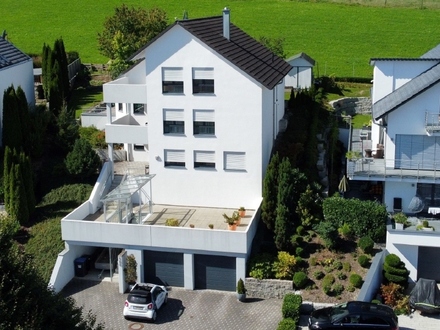 RV-BERG: GROSSZÜGIGES 1-FAM.-HAUS IN BEVORZUGTER AUSSICHTSLAGE