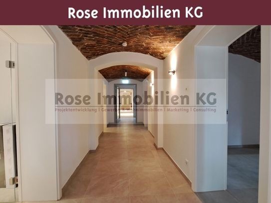 ROSE IMMOBILIEN KG: Erstbezug mit besonderem Charme und repräsentativer Außenwirkung!