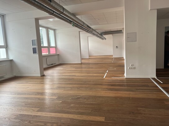 Generalsanierte klimatisierte 200 m² Büro-/Ordi-/Studiofläche - Flexible (Um-)Planungsmöglichkeiten von ca. 61 bis 255…