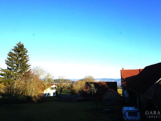 Großzügiges Anwesen mit viel Platz und herrlicher Aussicht in ruhiger Lage