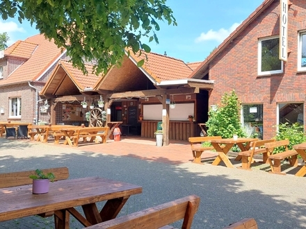 Gut etabliertes "Biker-Hotel" / Restaurant / Gasthof mit Freiflächen u. Inhaberwhg. in Apen-Holtgast