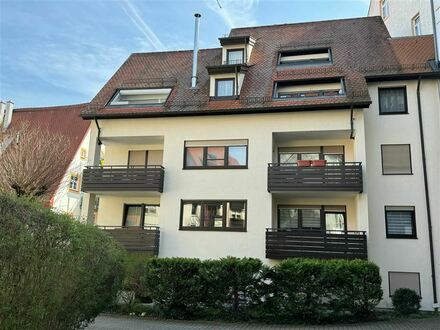 Gepflegte und ruhig gelegene 2-Zi.-Wohnung mit Balkon und TG im historischen Fischerviertel.