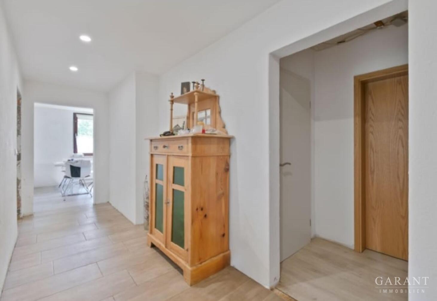 Gepflegtes Zweifamilienhaus mit großem Garten, Terrasse, Dachterrasse & Ausbaupotenzial in Scheßlitz – 96110 Scheßlitz, 96110 Scheßlitz – Vorschaubild 4