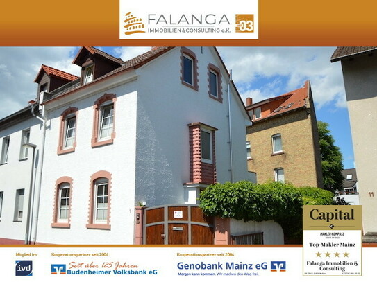 Falanga Immobilien - FAMILIEN AUFGEPASST! Charmantes Haus mit herrlich begrüntem Innenhof in Mombach