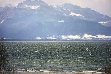 Chiemsee-Wasser-Berge