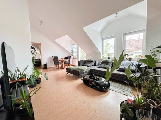Schöne 2-Zimmer-Dachgeschosswohnung mit zwei Balkonen und Tiefgaragenstellplatz