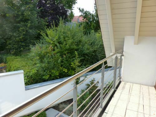 Fantastische 2-Zimmer-Wohnung / kleines Haus mit Balkon, Terrasse + kleinem Garten in 97711 Maßbach-Weichtungen zwische…