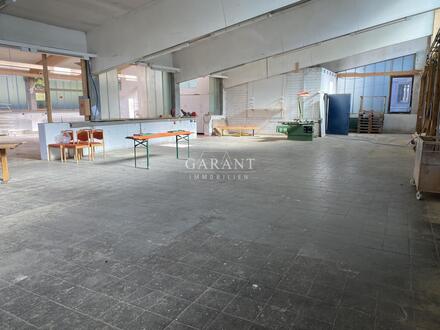 Gewerbehalle mit Wohnhaus