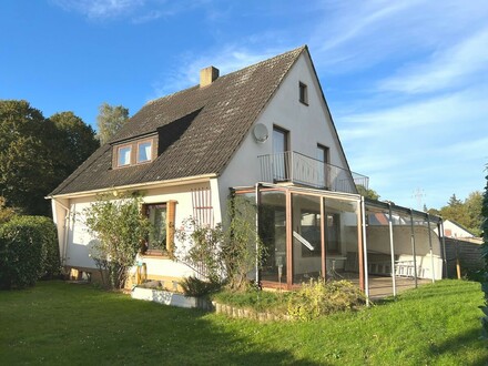 PURNHAGEN-IMMOBILIEN - Bremen-Farge in Wesernähe, gepflegtes, freistehendes 1-Fam.-Haus mit Garage