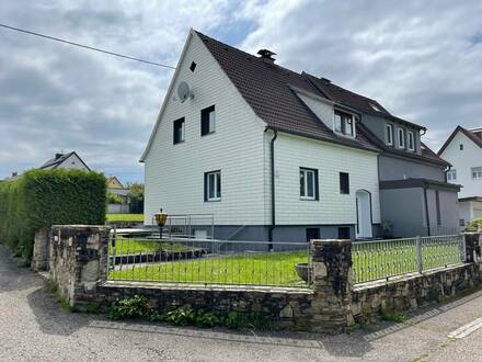 RAUMKÖNIGIN - Doppelhaushälfte in Randlage mit Garage und Keller