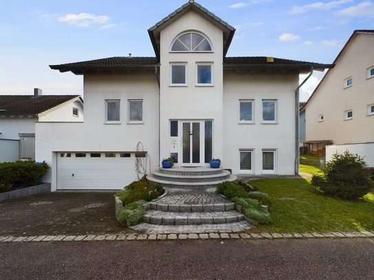 Architektenhaus, freistehend, schöner Garten, Doppelgarage, SP, 2 x TLB, Balkon, Terrasse, 6 Zimmer