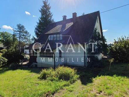 Idyllisch gelegenes Einfamilienhaus mit großem Grundstück im Dornröschenschlaf!