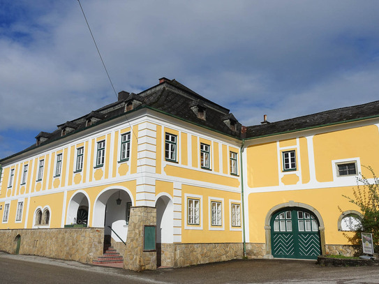 Büro- und Seminarhof mit Gastronomie