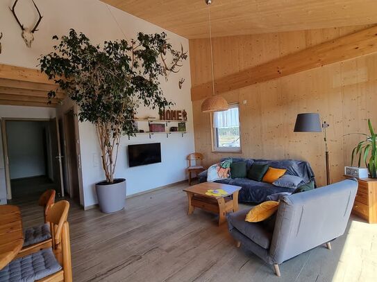 4-Zimmerwohnung mit TV, Wlan, Küche, 3 Schlafzimmer, Wohnzimmer, Dusche/Wc, Waschmaschine, Trockner, Balkon und Parkpla…