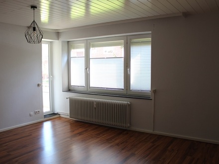 TT bietet an: Schöne 3-Zimmer-Wohnung mit Balkon und Einbauküche in Heppens!
