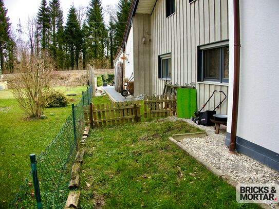 Wohnen wie im eigenen Haus: Maisonette-Wohnung mit Charme und Bergidylle in Piding