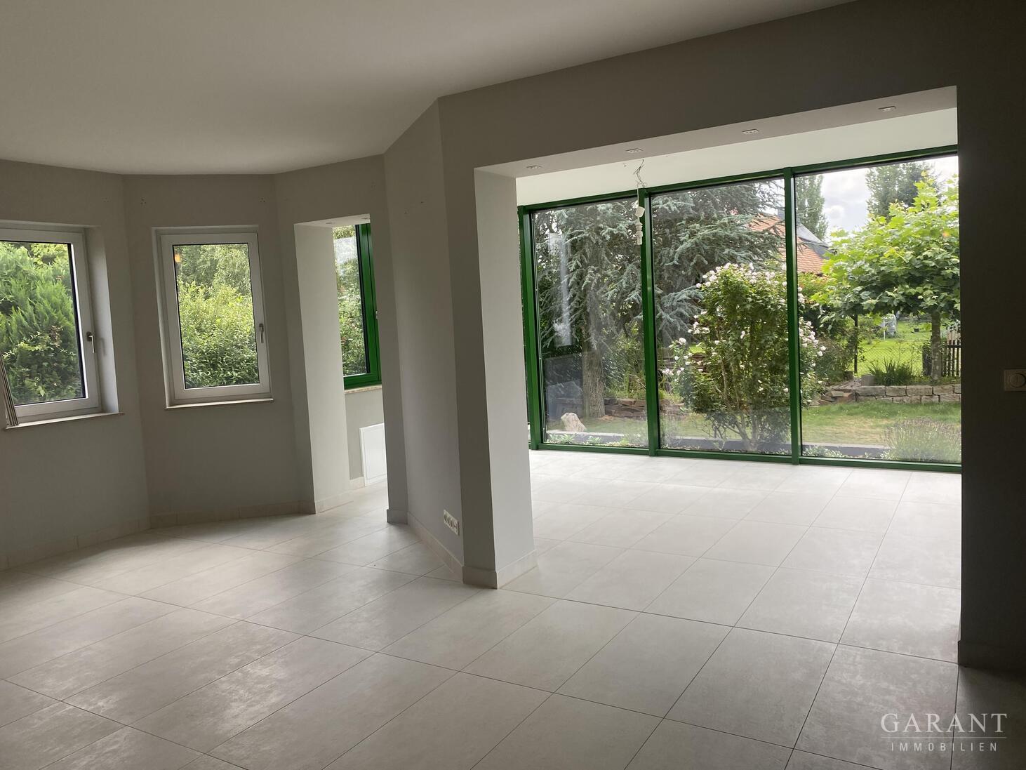 Großzügiges Zweifamilienhaus mit Wintergarten, Sauna, zwei Kaminen, Garage und schönem Grundstück – 04683 Ammelshain, 4683 Ammelshain – Vorschaubild 4