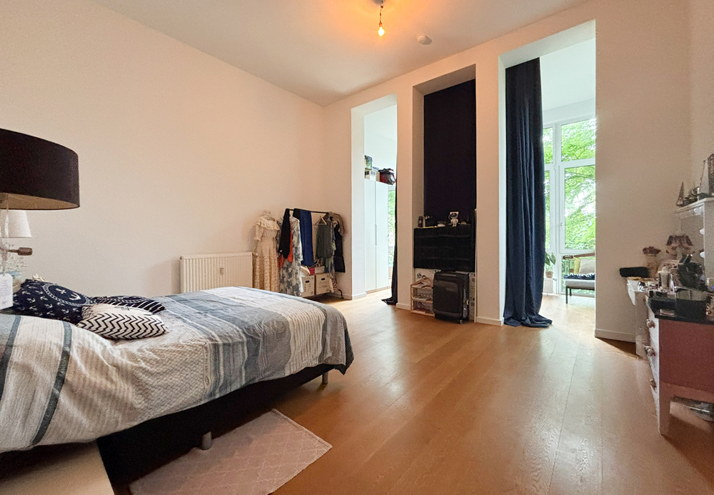 Stuckdecken, Wintergarten, Einbauküche - 3-Zimmer-Wohnung mit besonderer Ausstattung - Photo 2