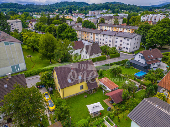 FESCHNIG: Erdgeschosswohnung mit Potenzial und Garage