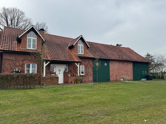 Traumhaftes, ländliches Haus mit Scheune, Gästehaus und 1,2 ha Grundstücksanteil