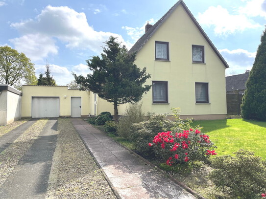 PURNHAGEN-IMMOBILIEN - Freist. 1-Fam.-Haus mit Renovierungsbedarf in ruhiger Lage mit sep. Bauplatz