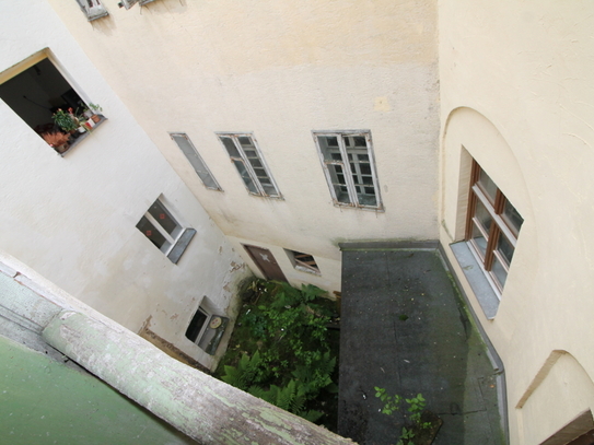 ALTSTADTHAUS MIT INNENHOF PASSAU-Altstadt: Stadthaus – Einzelbaudenkmal – Komplettsanierung notwendig