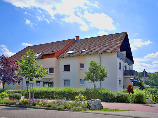 Vermietete 2-Zimmer-Wohnung im Dachgeschoss mit großem Balkon und Garagenstellplatz