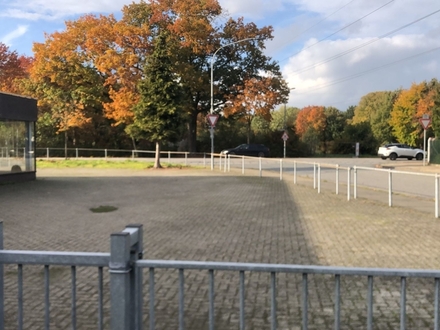 Einzigartige Chance: Autohaus mit riesigem 4300 m² Grundstück zu verkaufen! Details folgen bald.