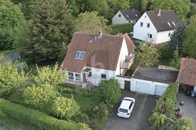 ZWEIFAMILIENHAUS, GROßER GARTEN, VIEL PLATZ