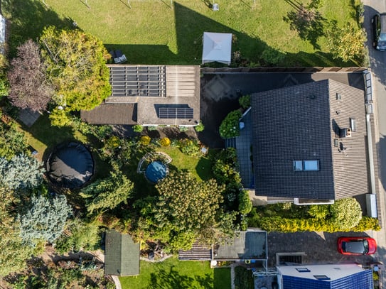 Topp gepflegtes 1- bis 2-FH mit Einliegerwohnung, Garten, Garage und Pool