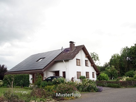 Mehrfamilienhaus mit Doppelgarage