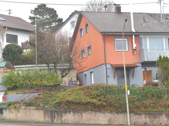 Einziehen und Wohlfühlen! Einfamilienhaus (DHH) mit Garage