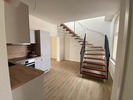 Frisch saniert ! Modernisierte Dachgeschoss-Wohnung mit Loggia in Braunschweig