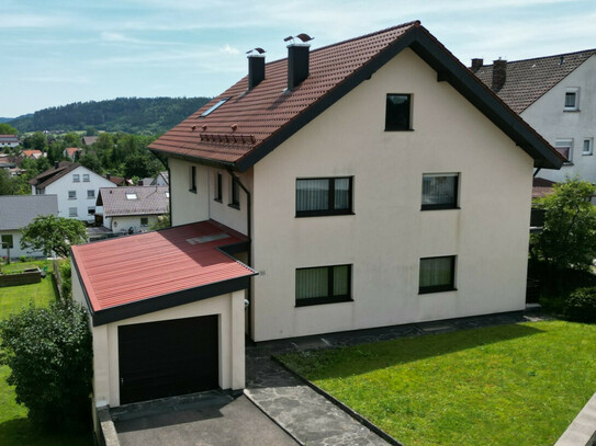 *RESERVIERT* ZWEIFAMILIENWOHNHAUS MIT GARAGE IN FICHTENBERG