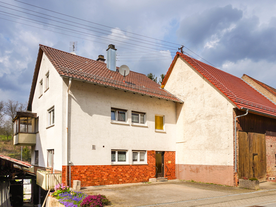 Kompaktes Ein-/ Zweifamilienhaus: ca. 138 m² Wfl., freier Blick, kreatives Grundstück mit 986 m²