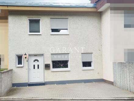 ***Saniertes Reihenhaus mit Garten, Garage und tollem Weitblick***