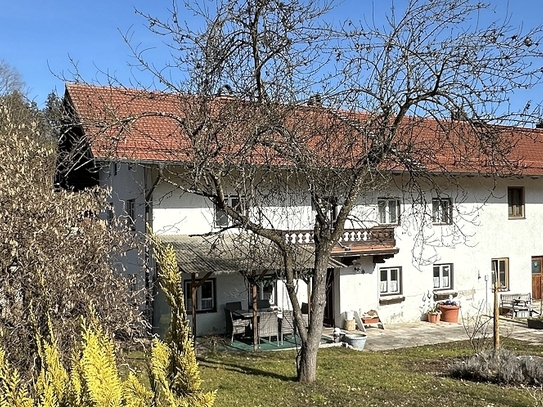 Große Doppelhaushälfte mit viel Grund aber auch Sanierungsaufwand