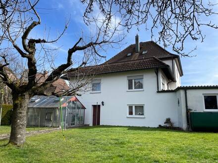 Großzügiges Zweifamilienhaus in stadtnaher Wohnlage