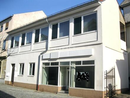 Geschäftshaus Stadtmitte Neustadt bei Coburg mit vermietetem Wohnanbau