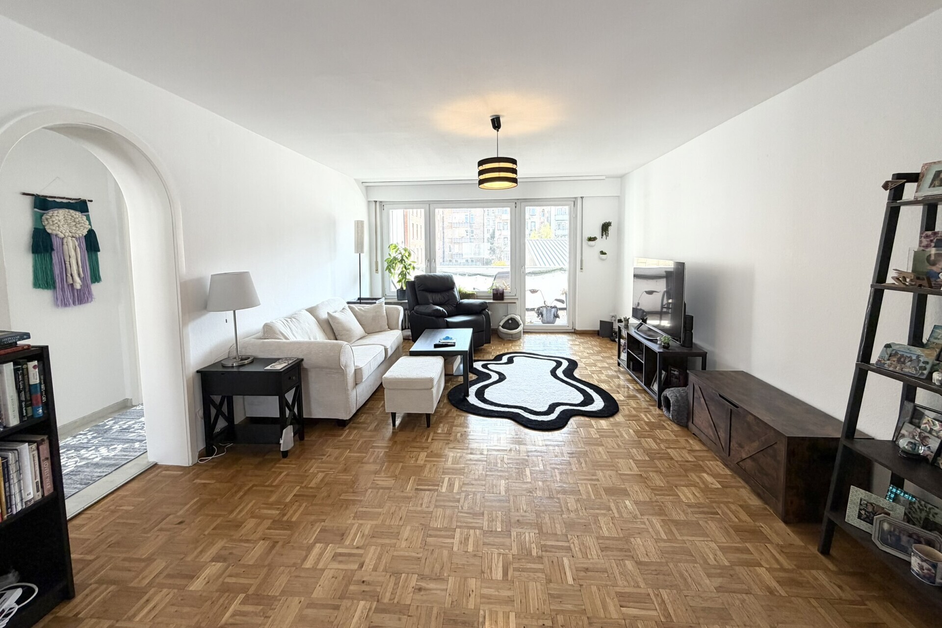                                                               Beliebte Lage Stuttgart-West: Charmante 3,5-Zimmer-Wohnung mit Balkon &amp; EBK                                                       in West (Landshut)