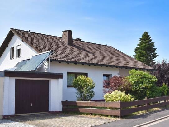 Einfamilienhaus mit Einliegerwohnung in idyllischer Hanglage in Ebnath