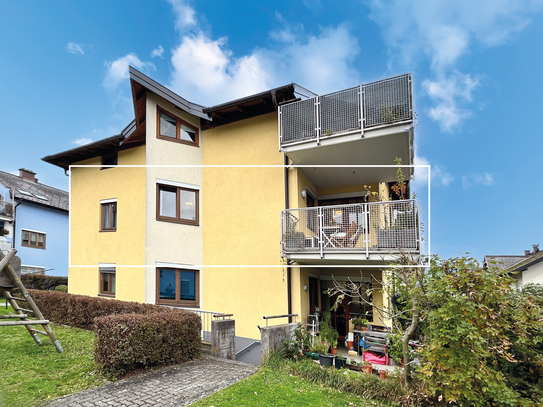 Wunderschöne, komplett sanierte 3-Zimmer Wohnung mit sonniger Loggia